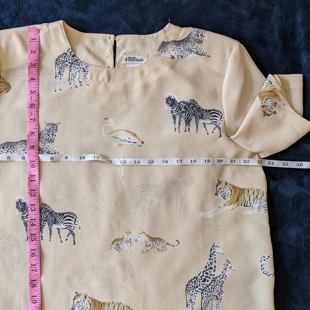 Vintage Modern Essentials Wild Animal Print Cream Light Tan Blouse - Picture 8 of 9